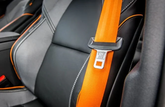 Revisar el cinturón de seguridad antes de comprar un coche de segunda mano